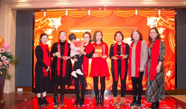 湖北恩威藥業美女合影 湖北恩威藥業美女合影