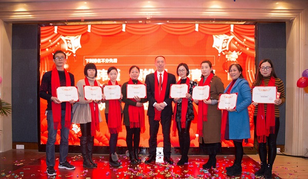 湖北恩威藥業一家人 湖北恩威藥業一家人